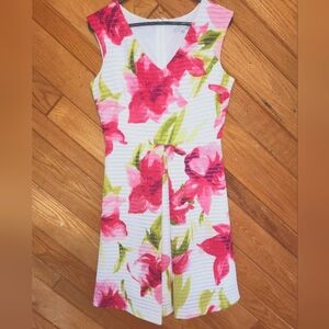 Sandra Darren white and pink floral thick strapped v neck dress size 6
